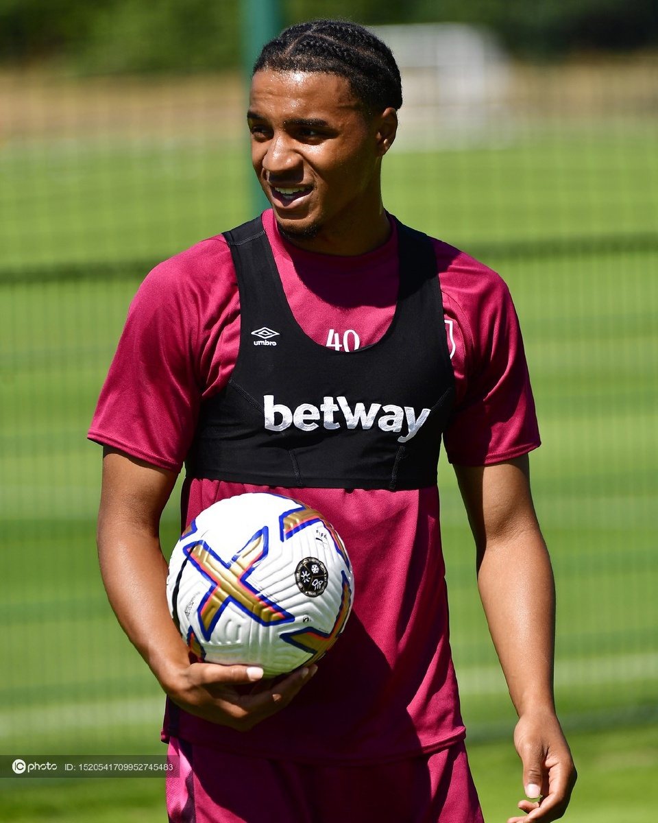 包含转折点!西汉姆更衣室发声;意大利杯冲刺阶段攻防权衡;引发热议;轮换策略成焦点的词条 包含转折点!西汉姆更衣室发声;意大利杯冲刺阶段攻防权衡;引发热议;轮换策略成焦点的词条